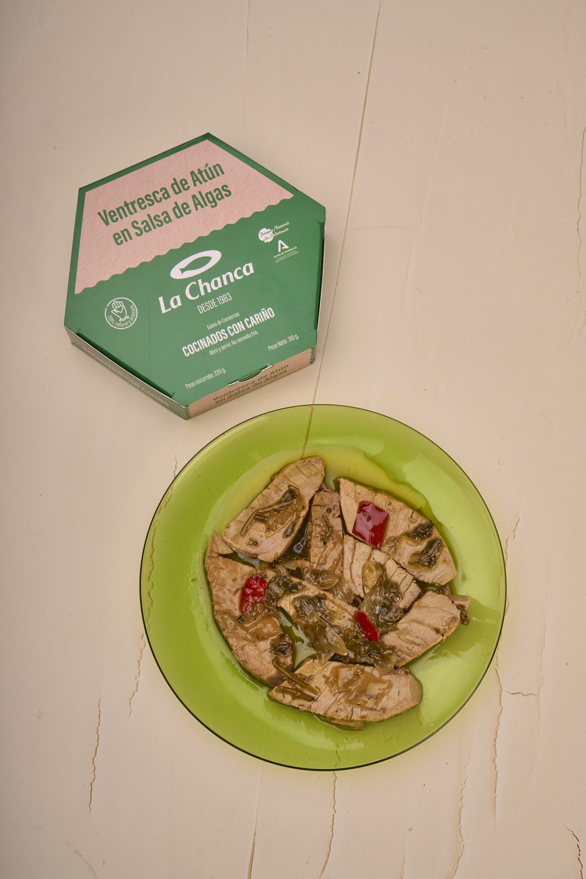 Plato de ventresca de atún en salsa de algas
