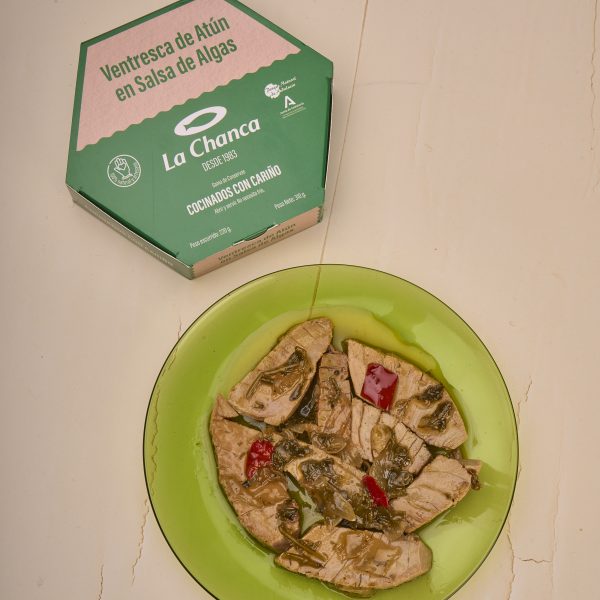 Plato de ventresca de atún en salsa de algas