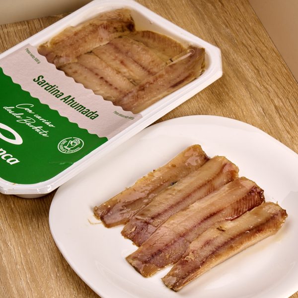 Plato de sardinas ahumadas