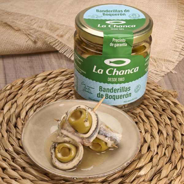 Banderillas de boquerón en plato