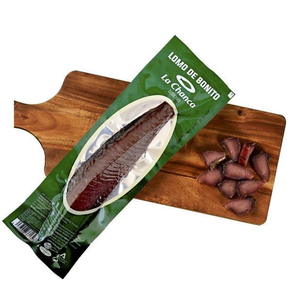 Lomo de bonito curado La Chanca envasado al vacío, acompañado de varias lonchas