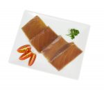 Plato de lonchas de atun salazonado