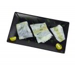 Plato de bacalao ahumado en lonchas con aderezo