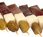 Banderillas de mojama con queso y pepinillo