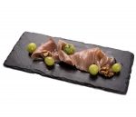 Plato con lonchas de atun de ijar y aceitunas
