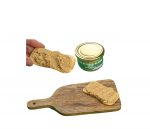 Paté de hueva de atún untado sobre pan