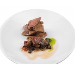 Plato de solomillo de atún en salsa de setas