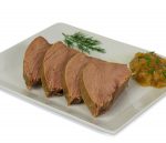 Plato de solomillo de atún cocido cortado