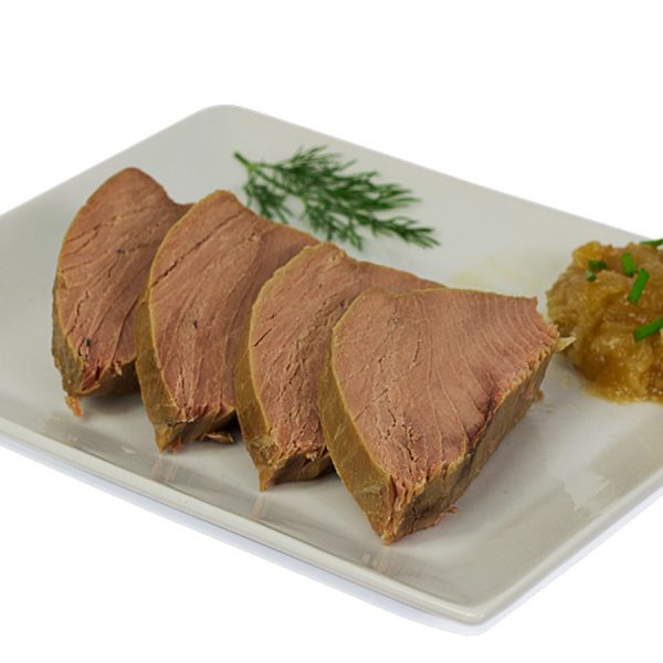 Plato de solomillo de atún cocido cortado