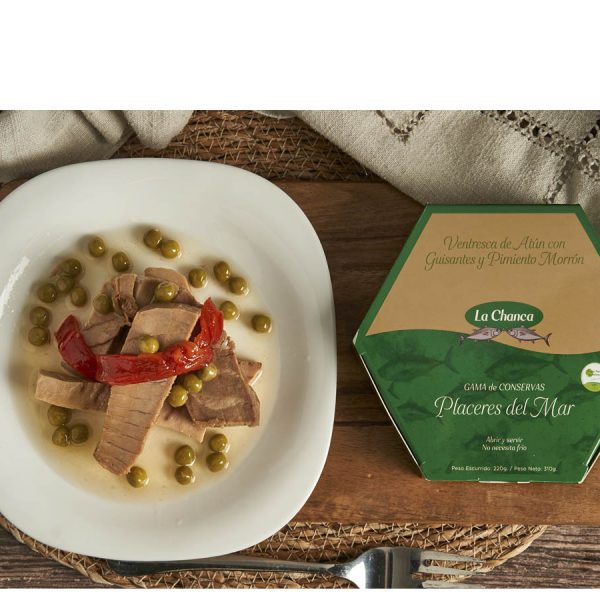 Plato de ventresca con guisantes y pimiento morrón