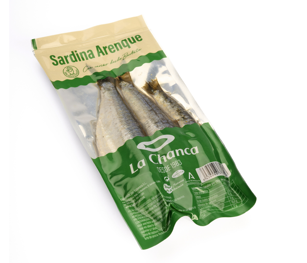 sardina arenque Tres sardinas arenque envasadas al vacío